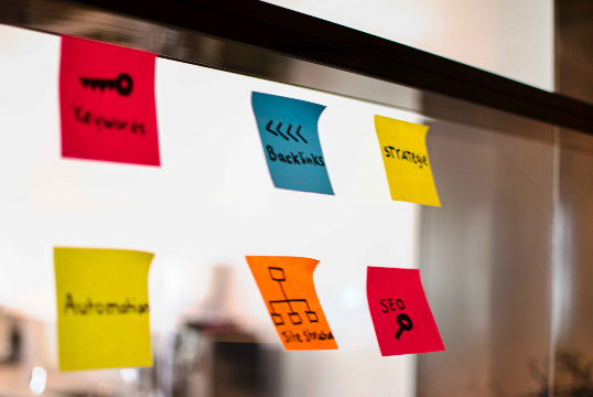 notitievelletje op raam